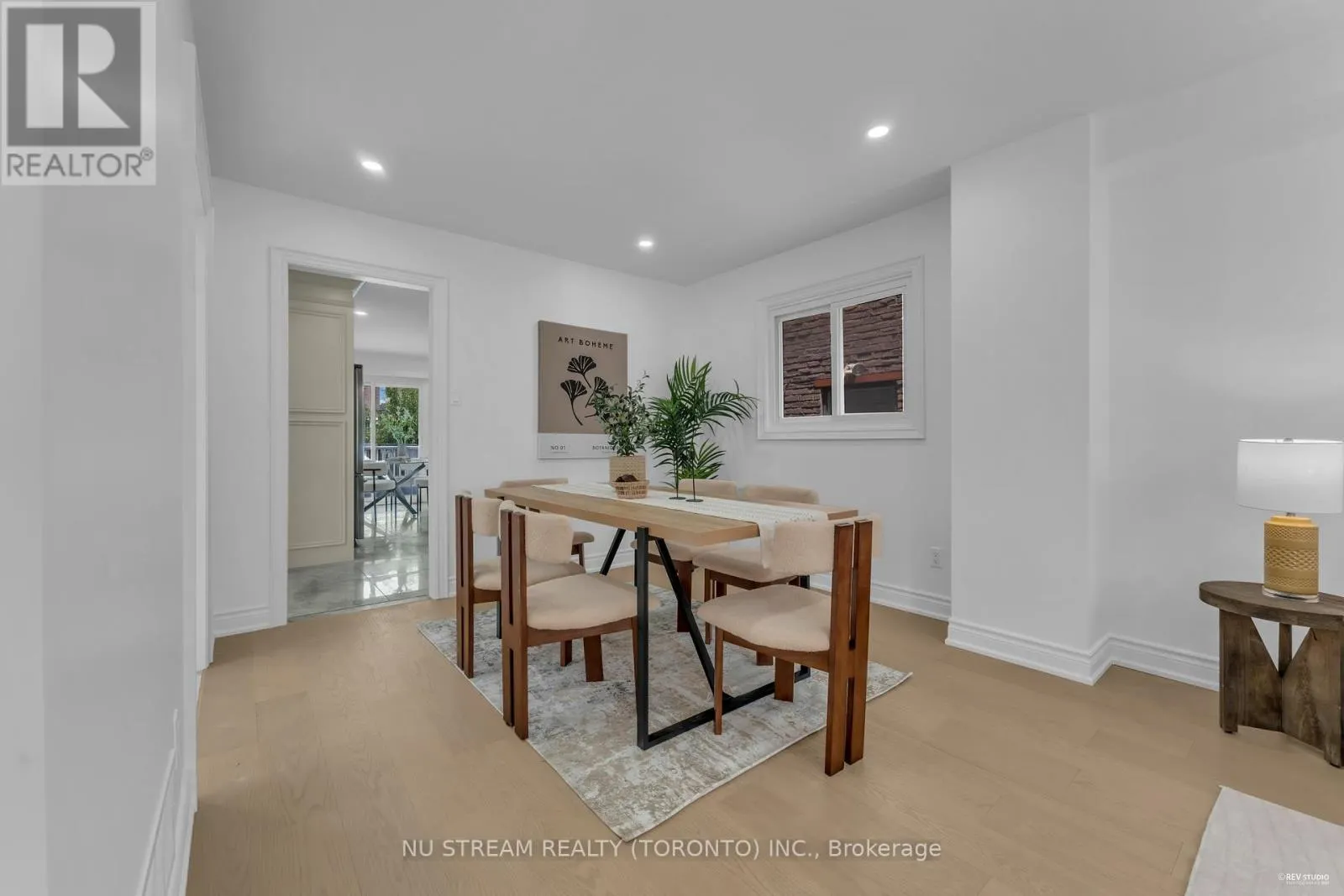 26 SILBURY DRIVE