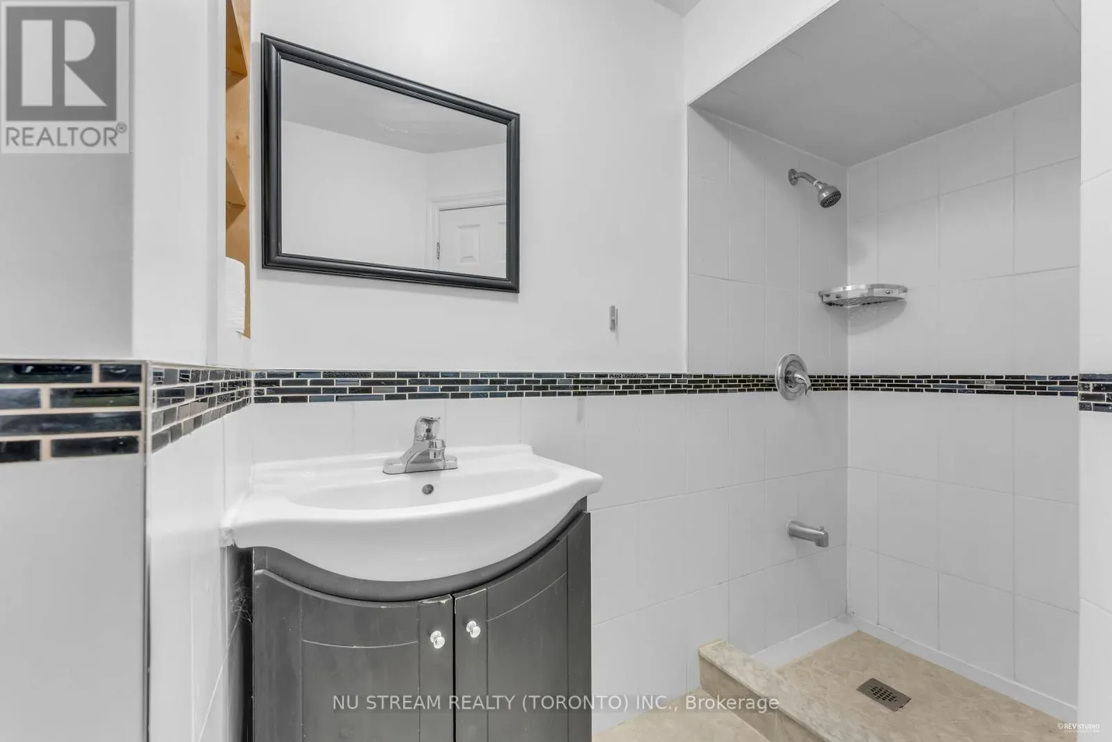 26 SILBURY DRIVE