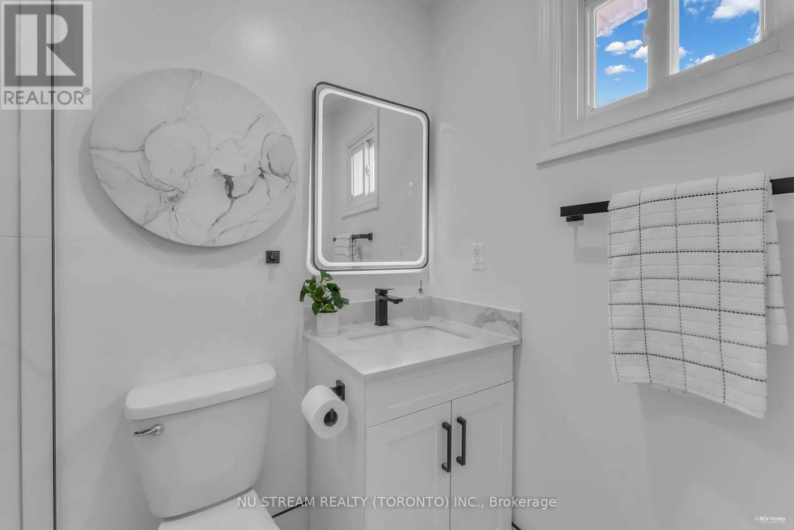 26 SILBURY DRIVE