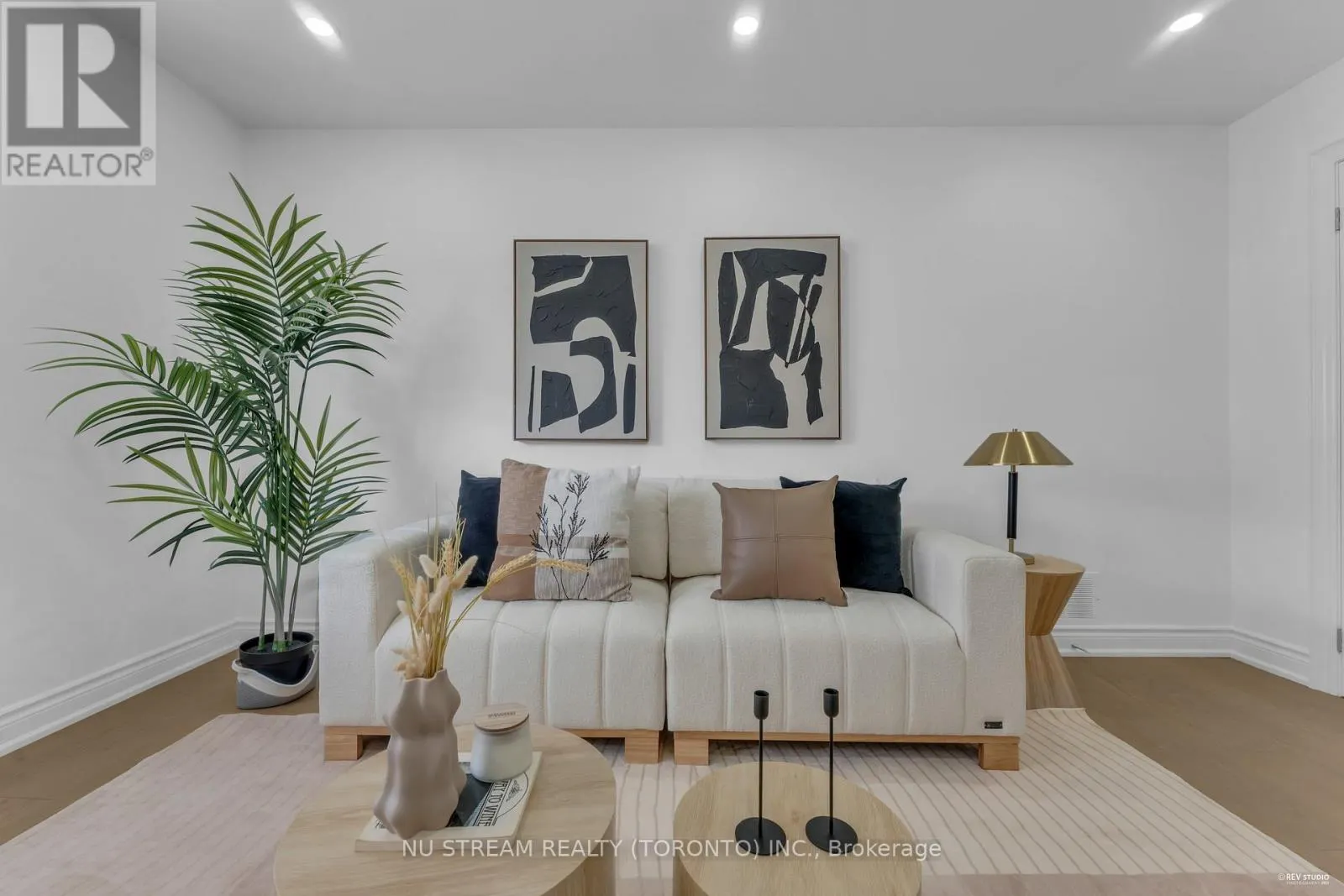 26 SILBURY DRIVE