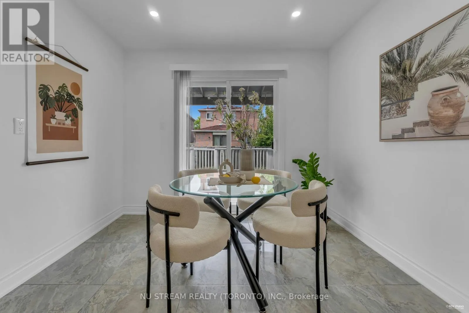 26 SILBURY DRIVE