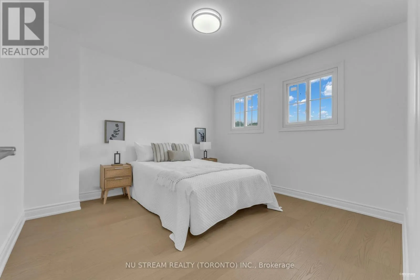 26 SILBURY DRIVE