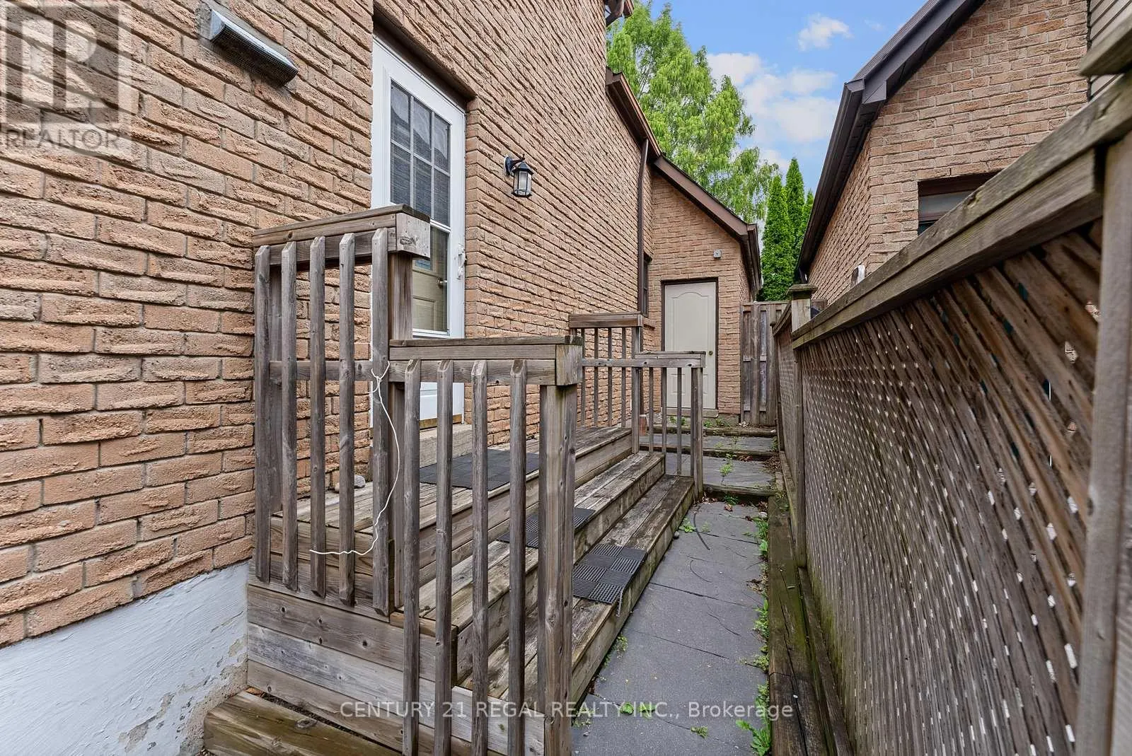 28 ECCLESFIELD DRIVE