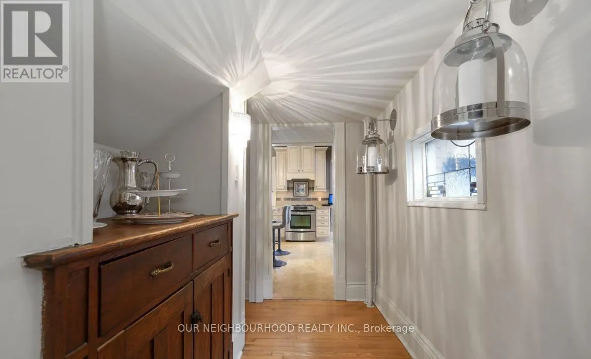 305 TRENT STREET W