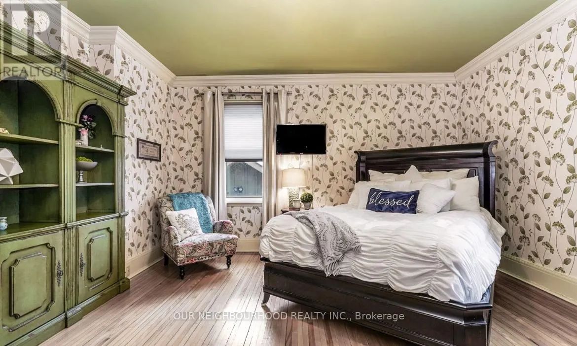 305 TRENT STREET W