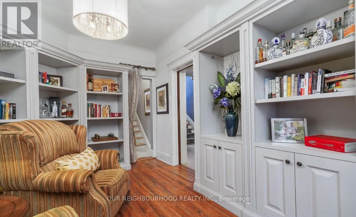 305 TRENT STREET W