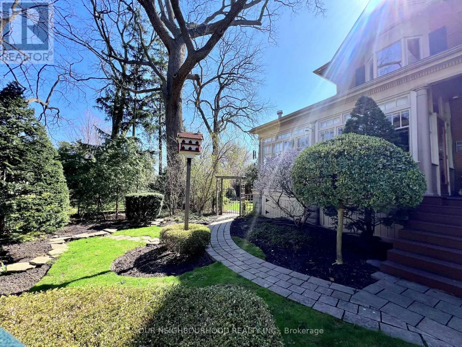 305 TRENT STREET W
