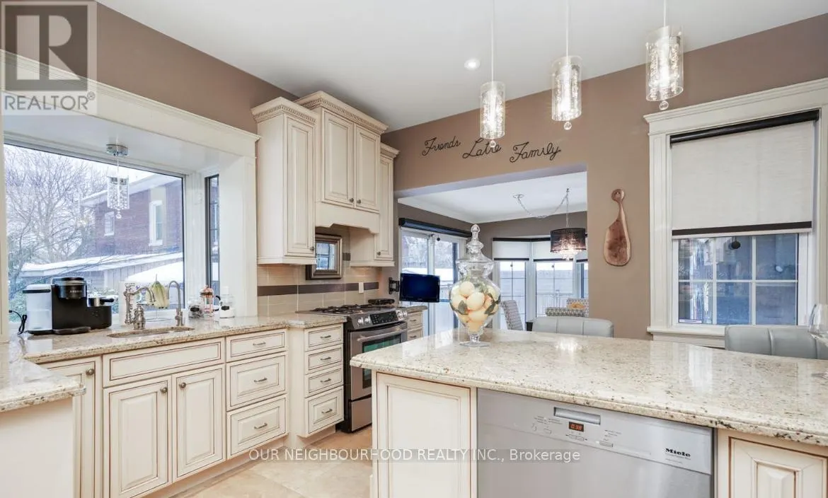 305 TRENT STREET W