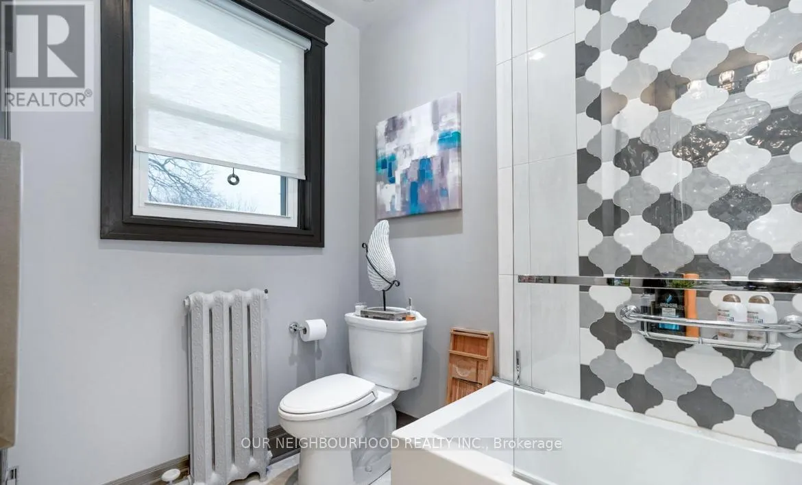305 TRENT STREET W