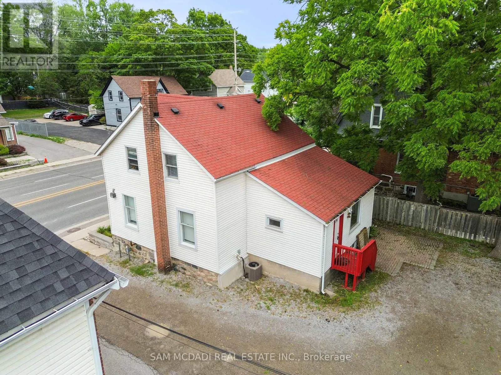 571 KINGSTON ROAD W