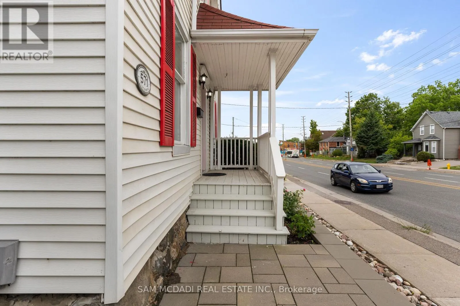 571 KINGSTON ROAD W