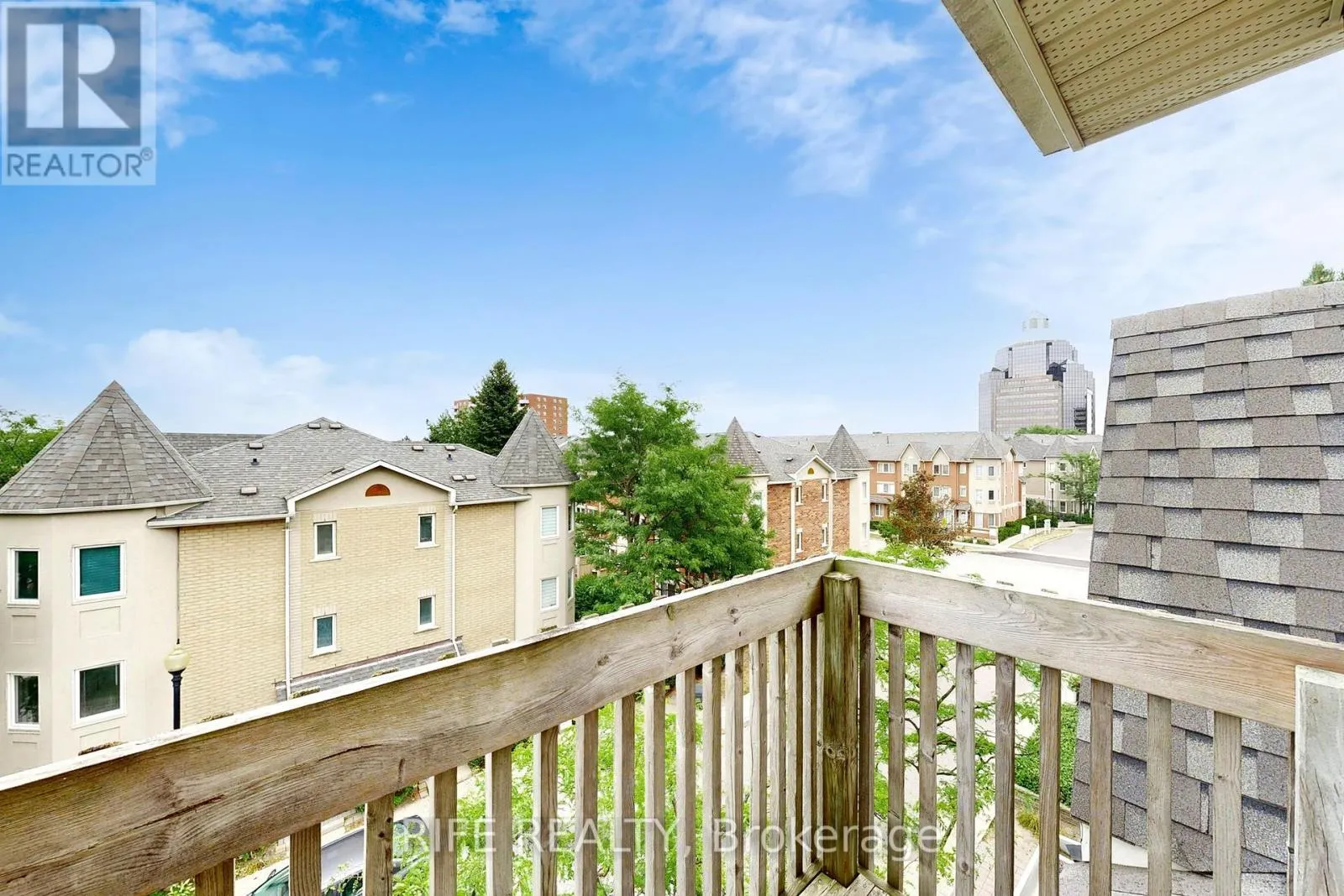 703 - 28 ROSEBANK DRIVE