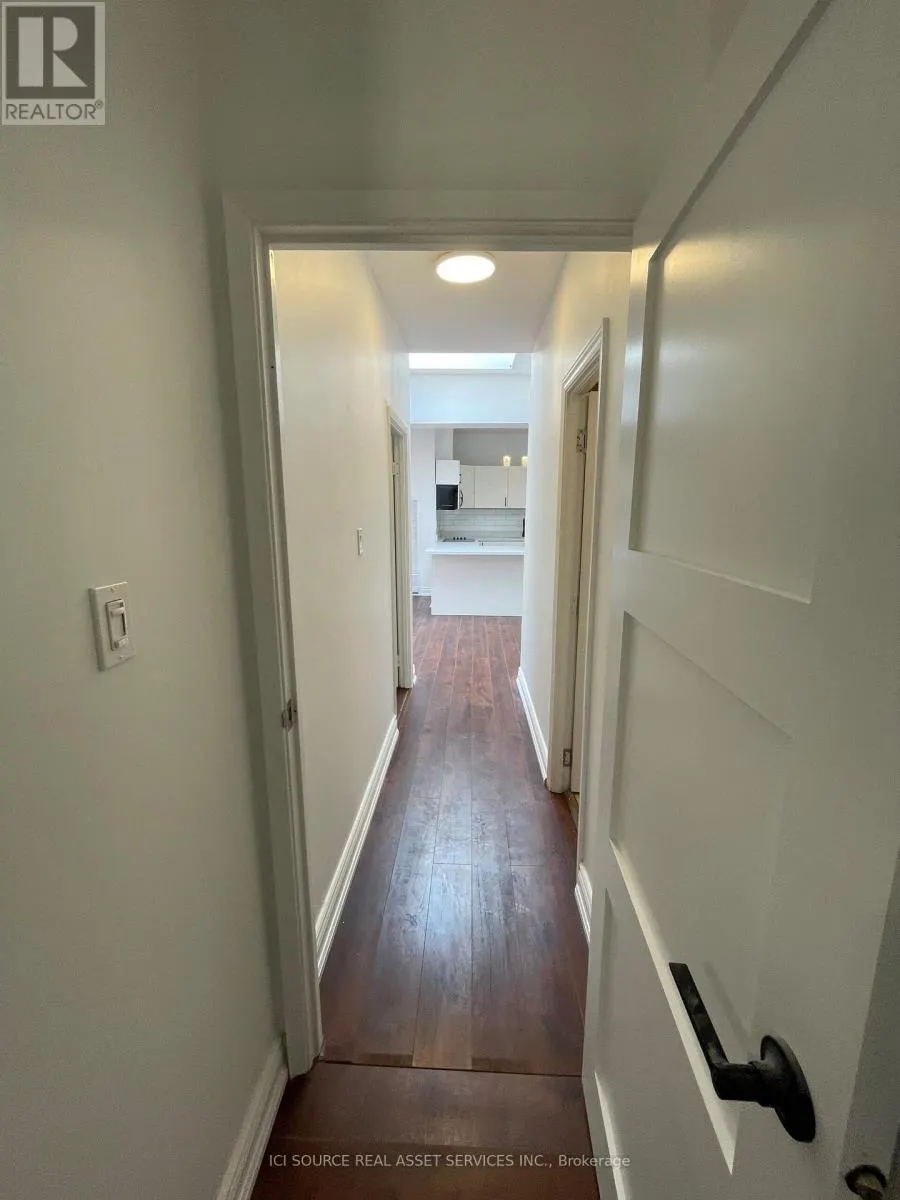 4 - 754 QUEEN STREET E