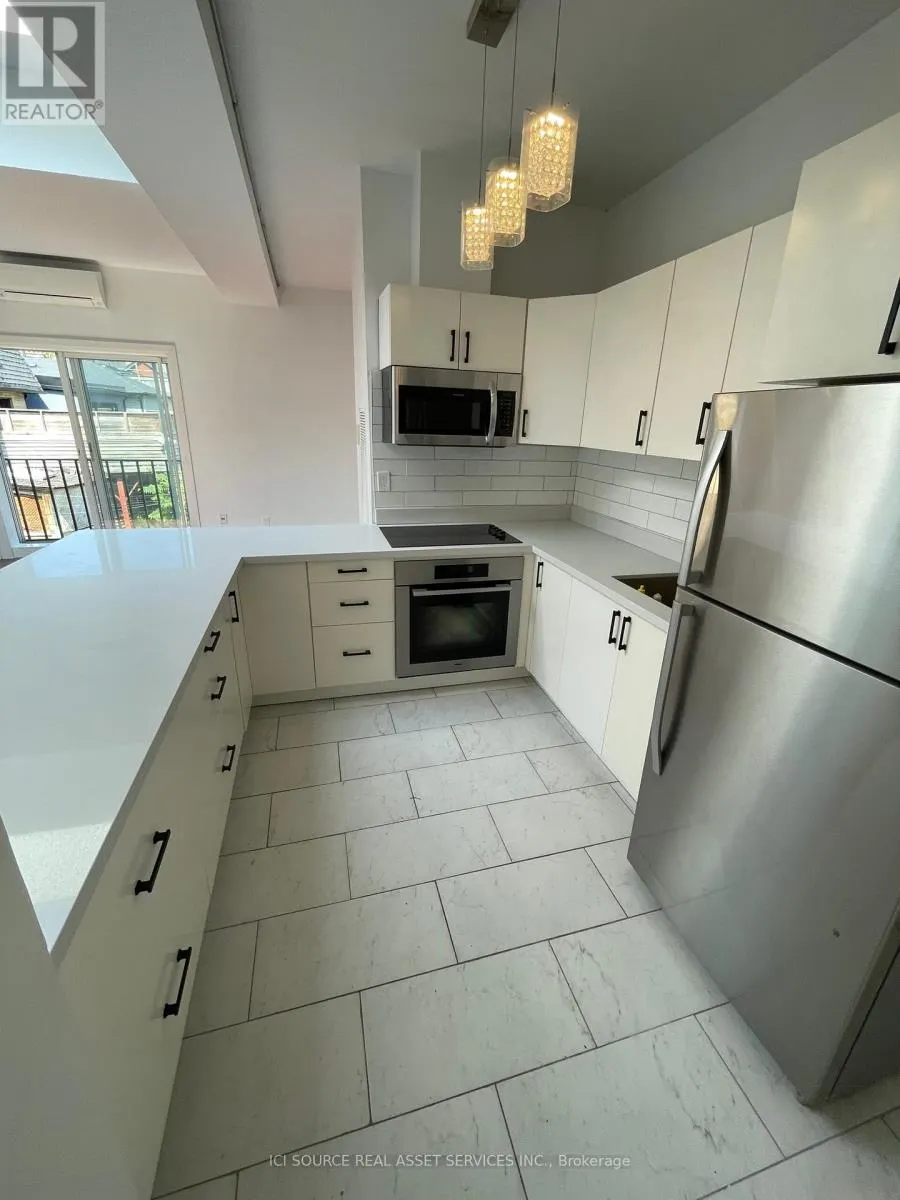 4 - 754 QUEEN STREET E