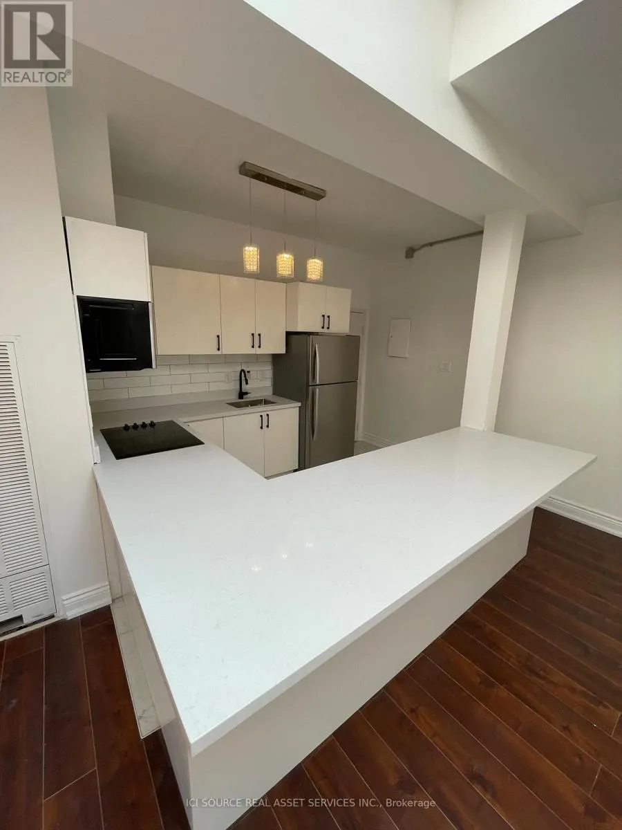 4 - 754 QUEEN STREET E