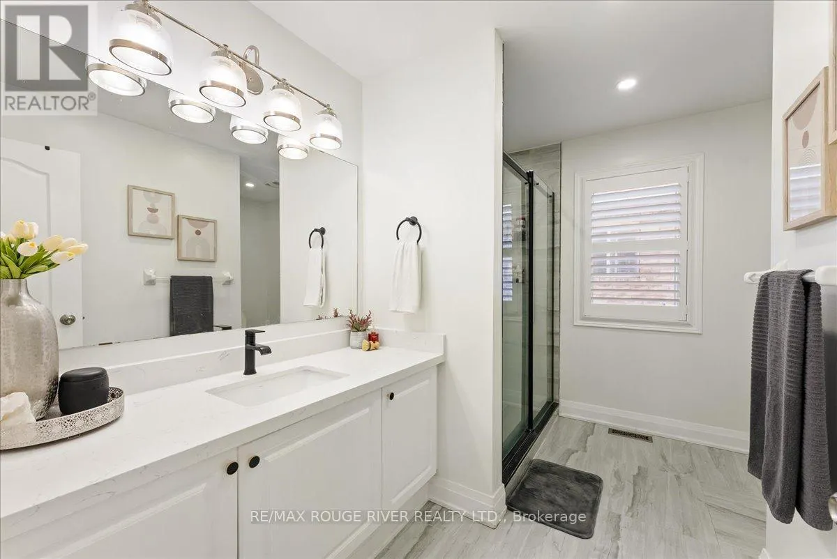 33 GLORIA CRESCENT