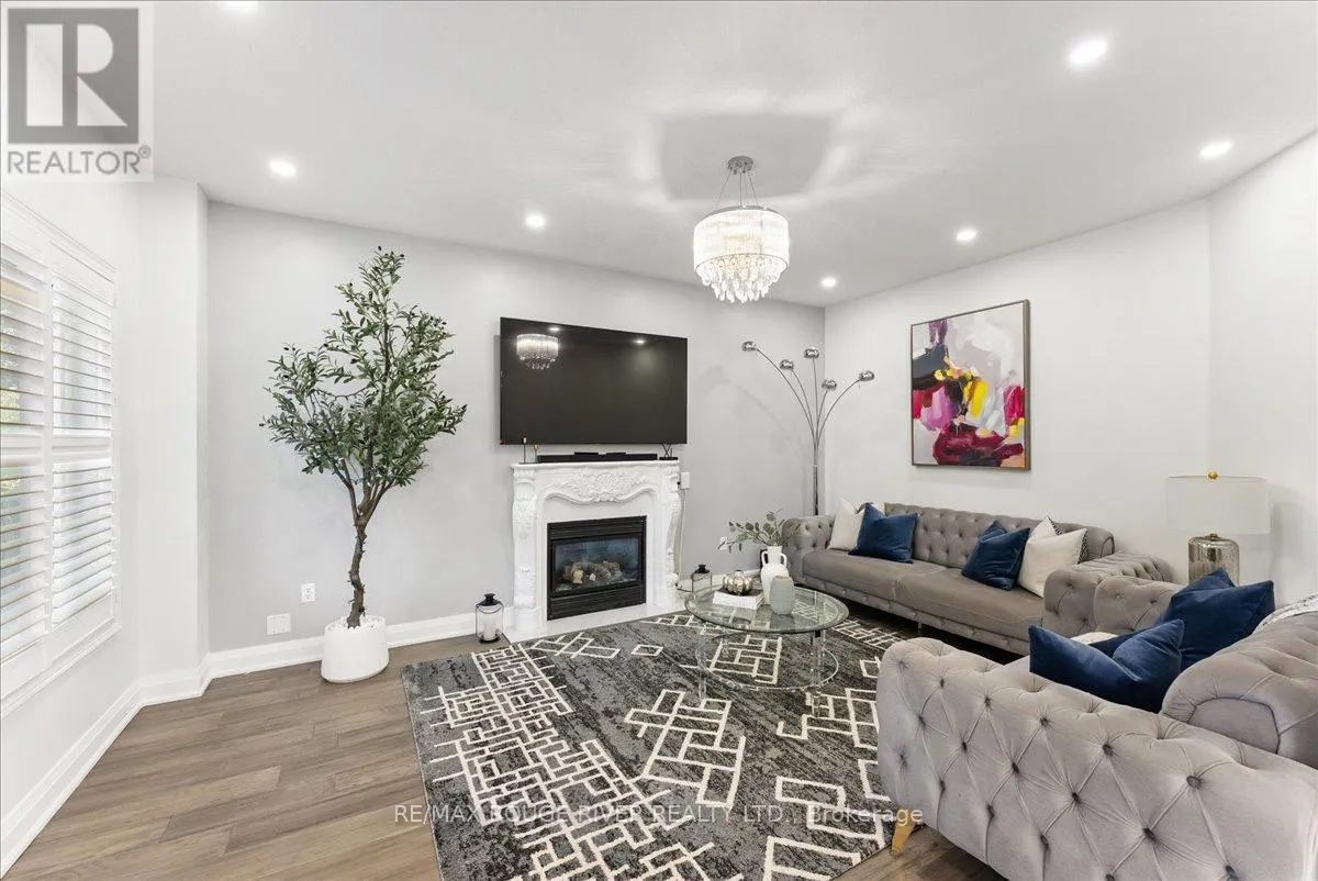 33 GLORIA CRESCENT