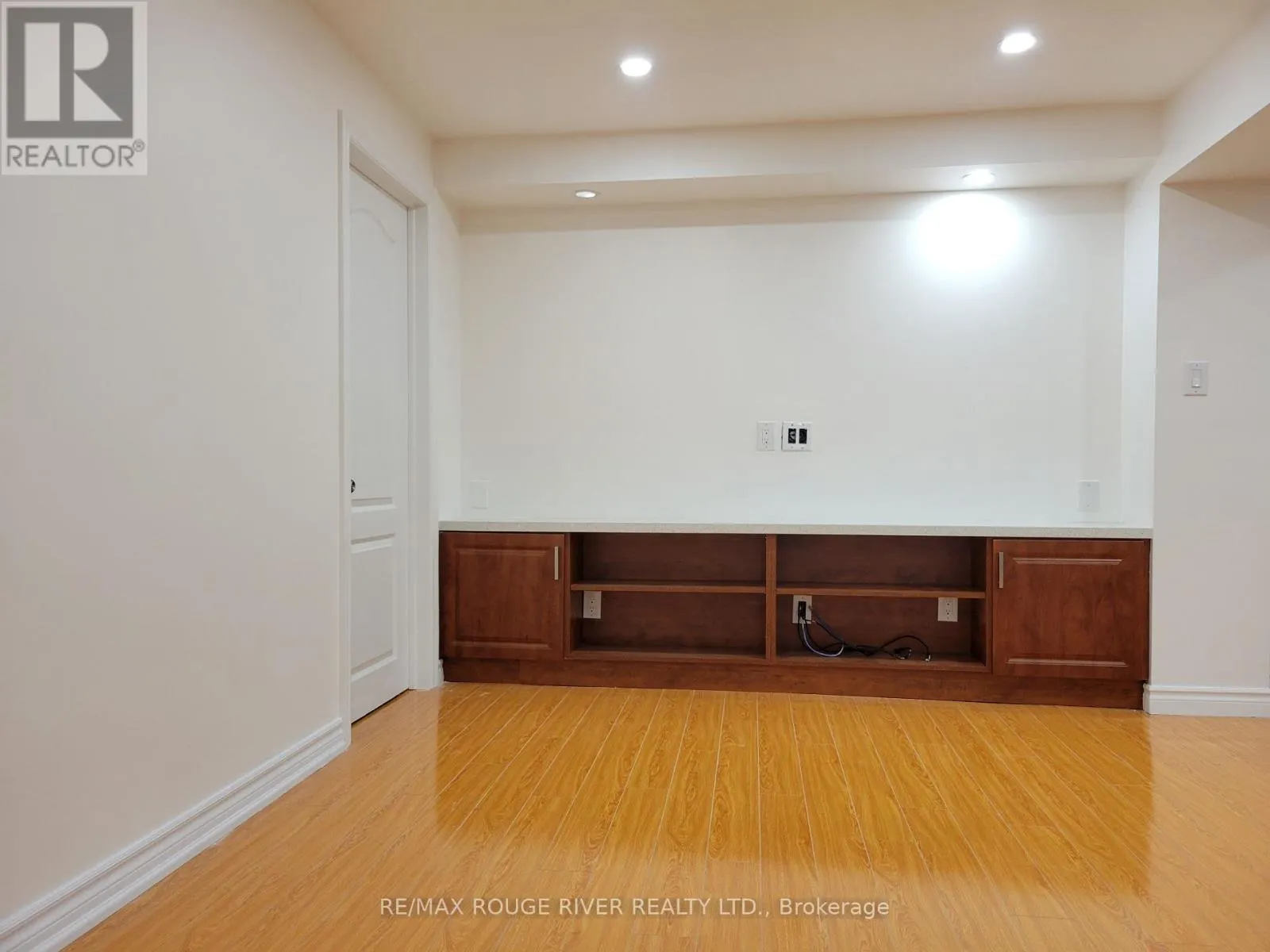 33 GLORIA CRESCENT