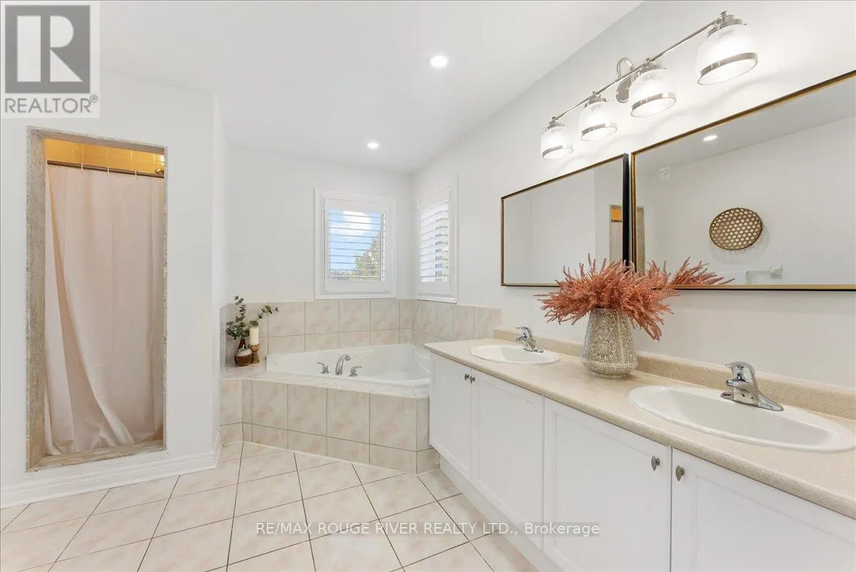 33 GLORIA CRESCENT