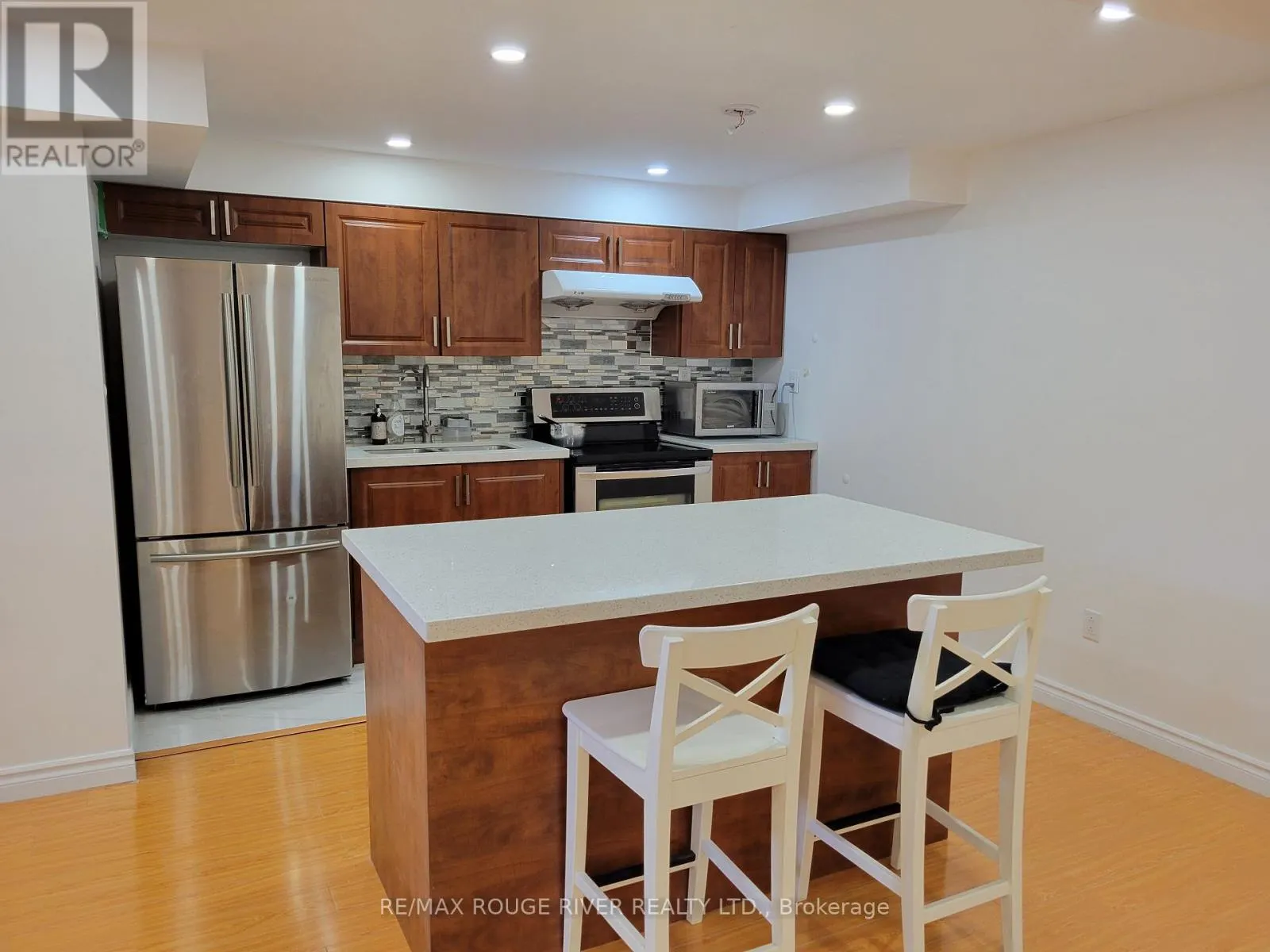 33 GLORIA CRESCENT