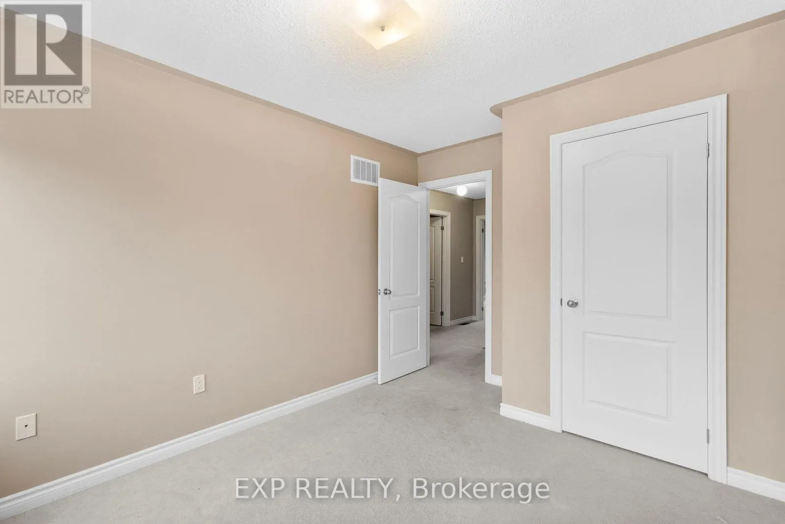 19 - 715 GRANDVIEW STREET N
