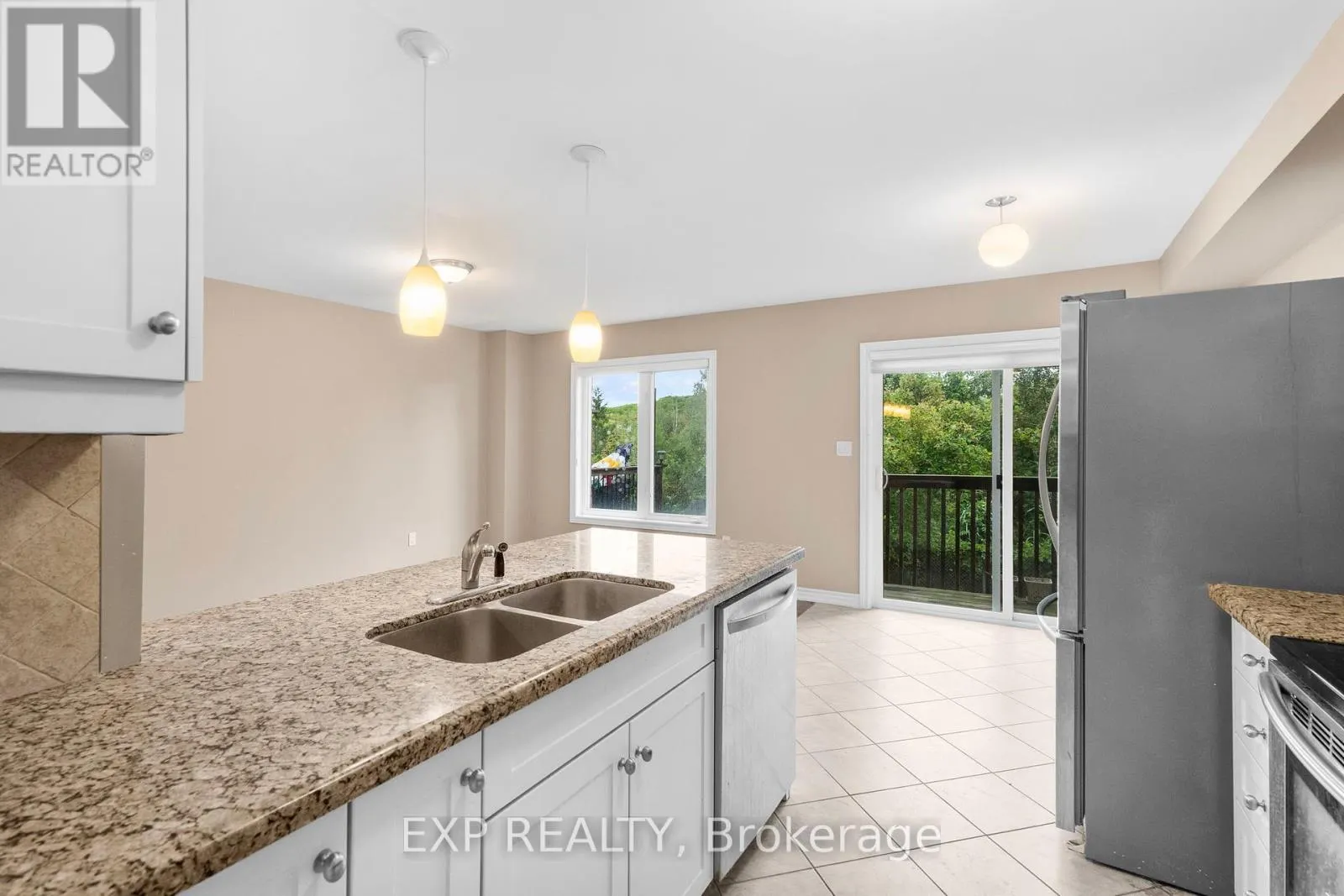 19 - 715 GRANDVIEW STREET N