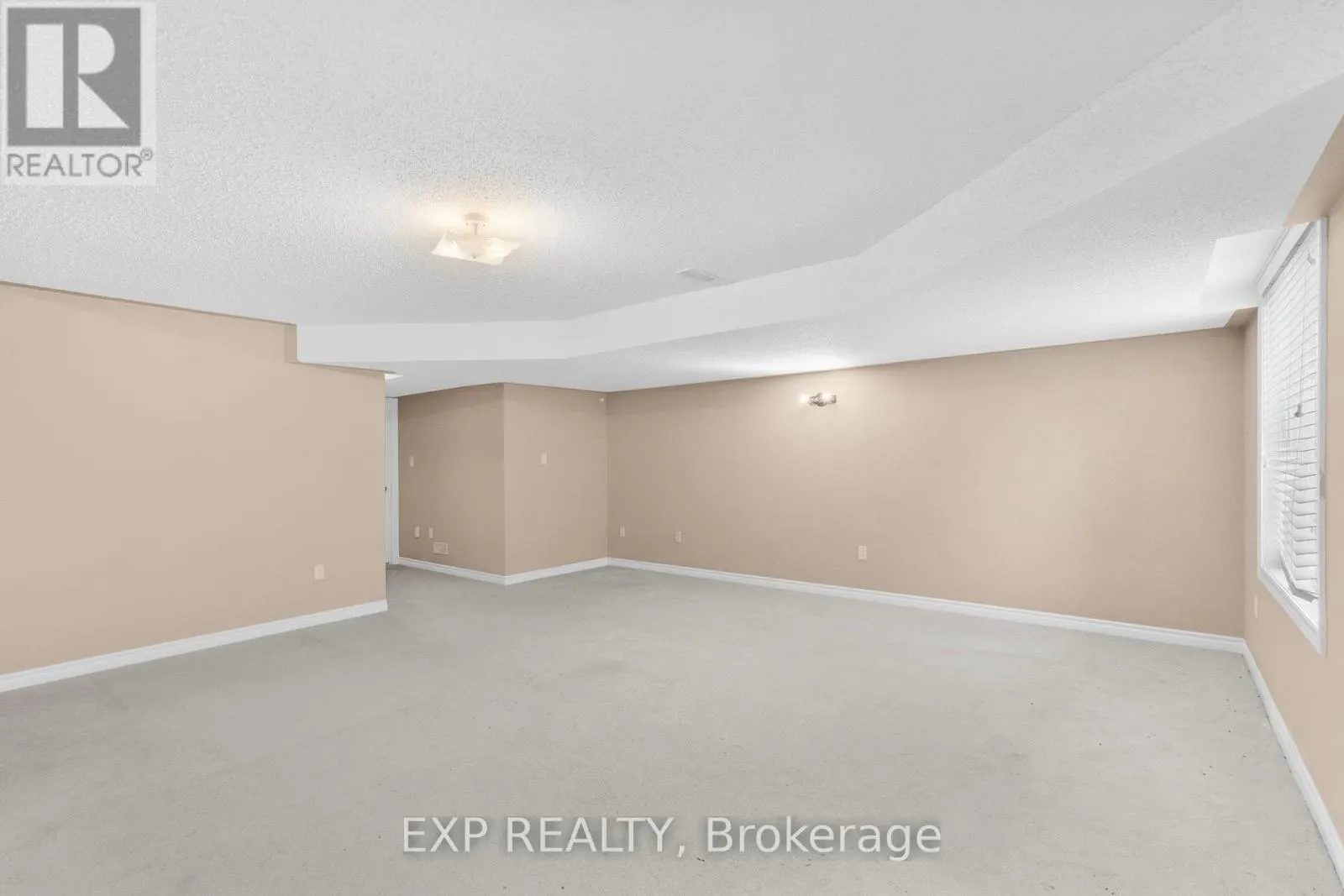 19 - 715 GRANDVIEW STREET N