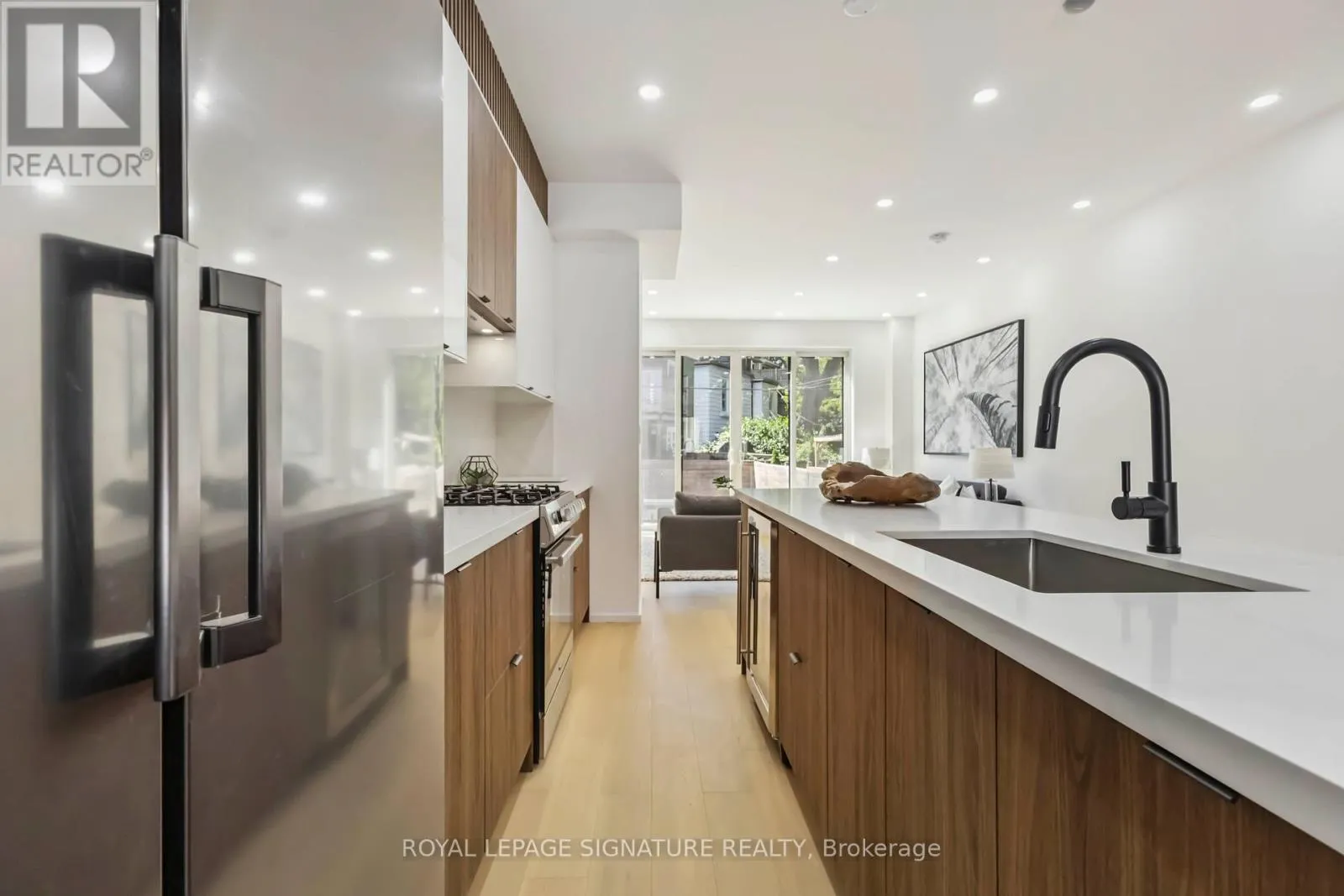 FURNISHED UPPER - 43A CUMMINGS STREET