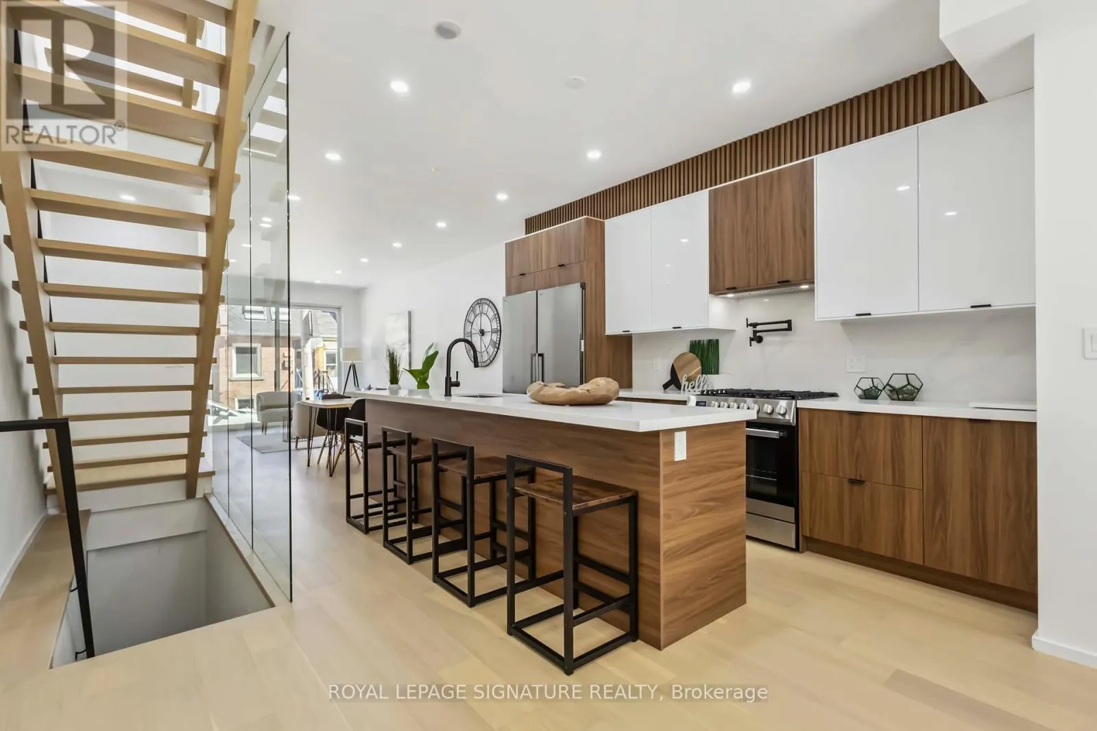 FURNISHED UPPER - 43A CUMMINGS STREET