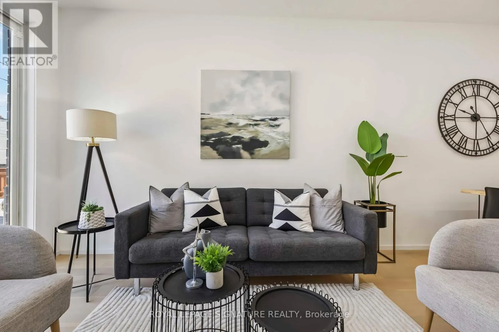 FURNISHED UPPER - 43A CUMMINGS STREET