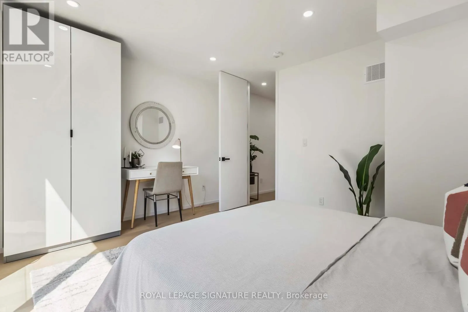FURNISHED UPPER - 43A CUMMINGS STREET