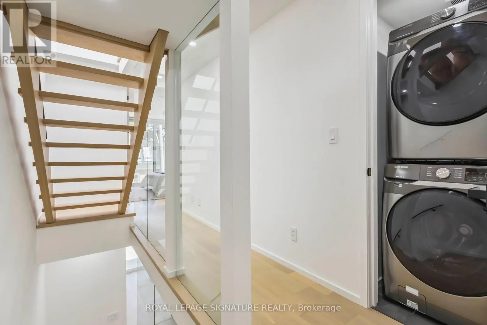 FURNISHED UPPER - 43A CUMMINGS STREET