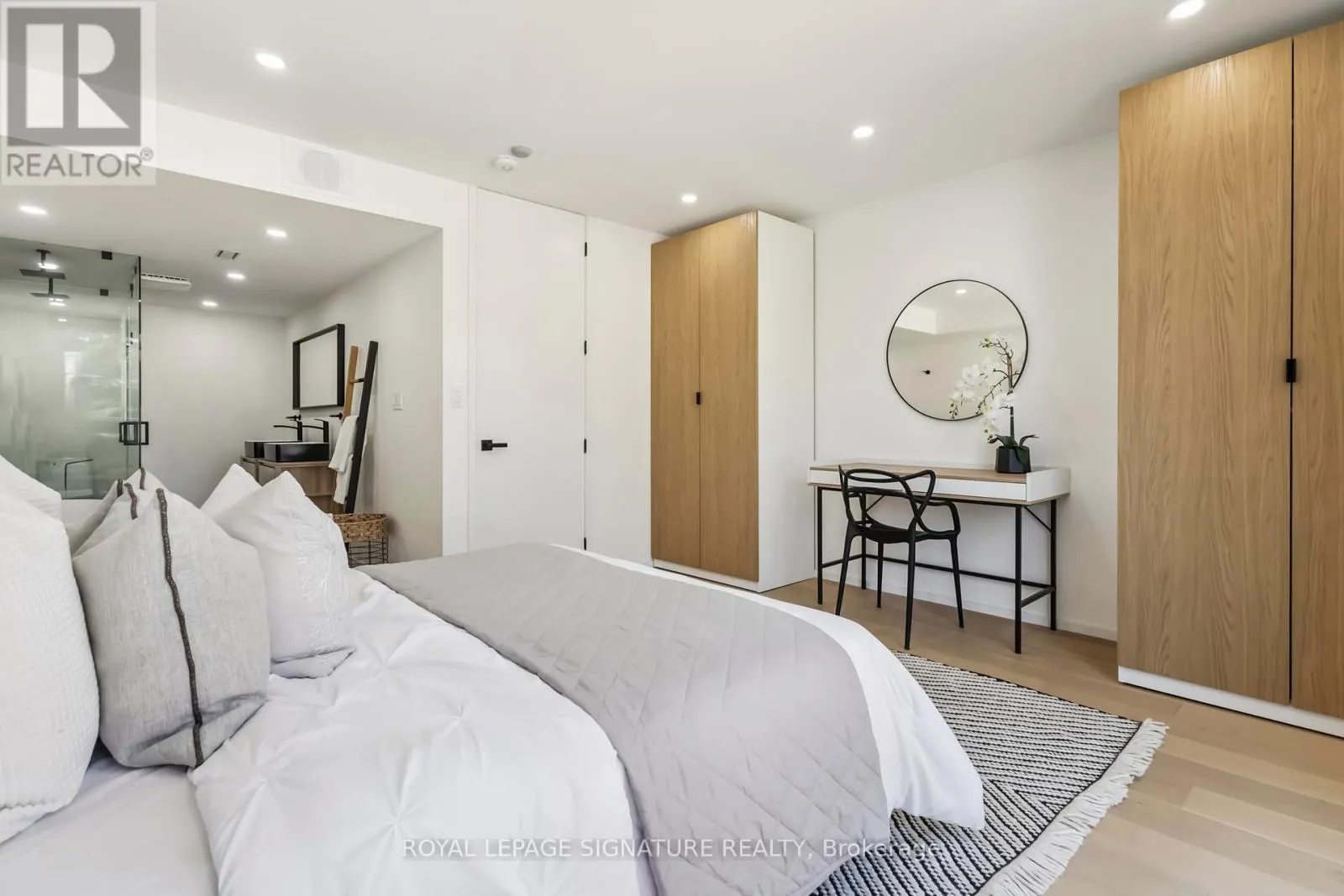 FURNISHED UPPER - 43A CUMMINGS STREET