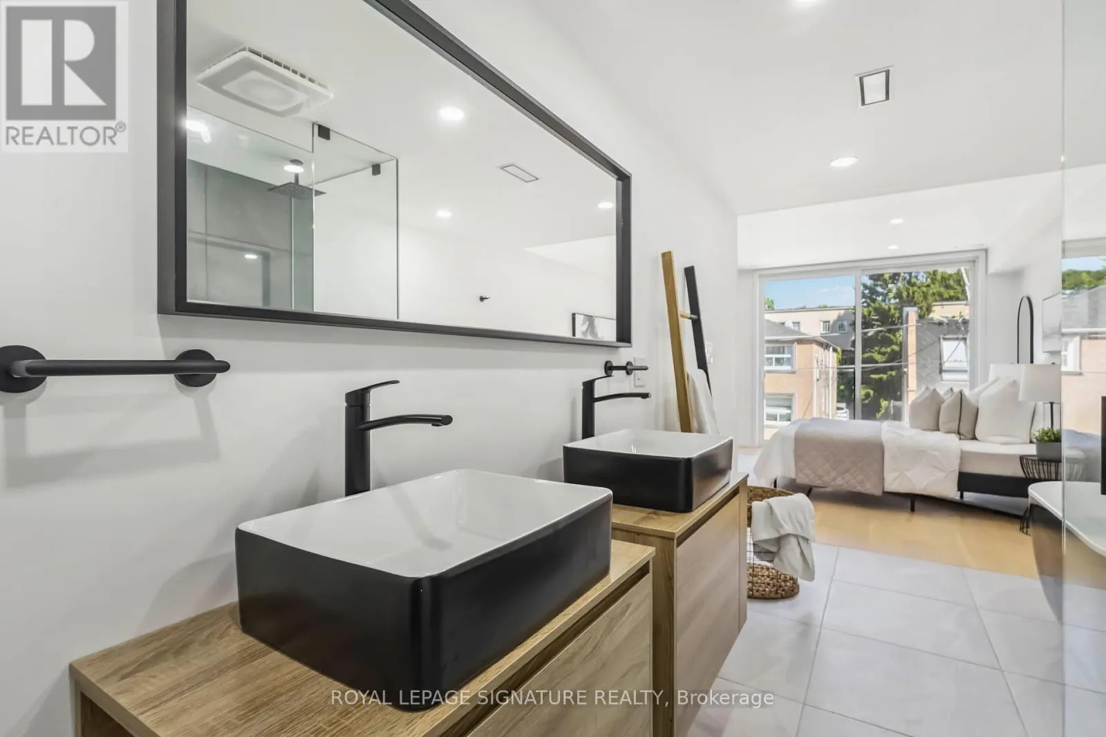 FURNISHED UPPER - 43A CUMMINGS STREET