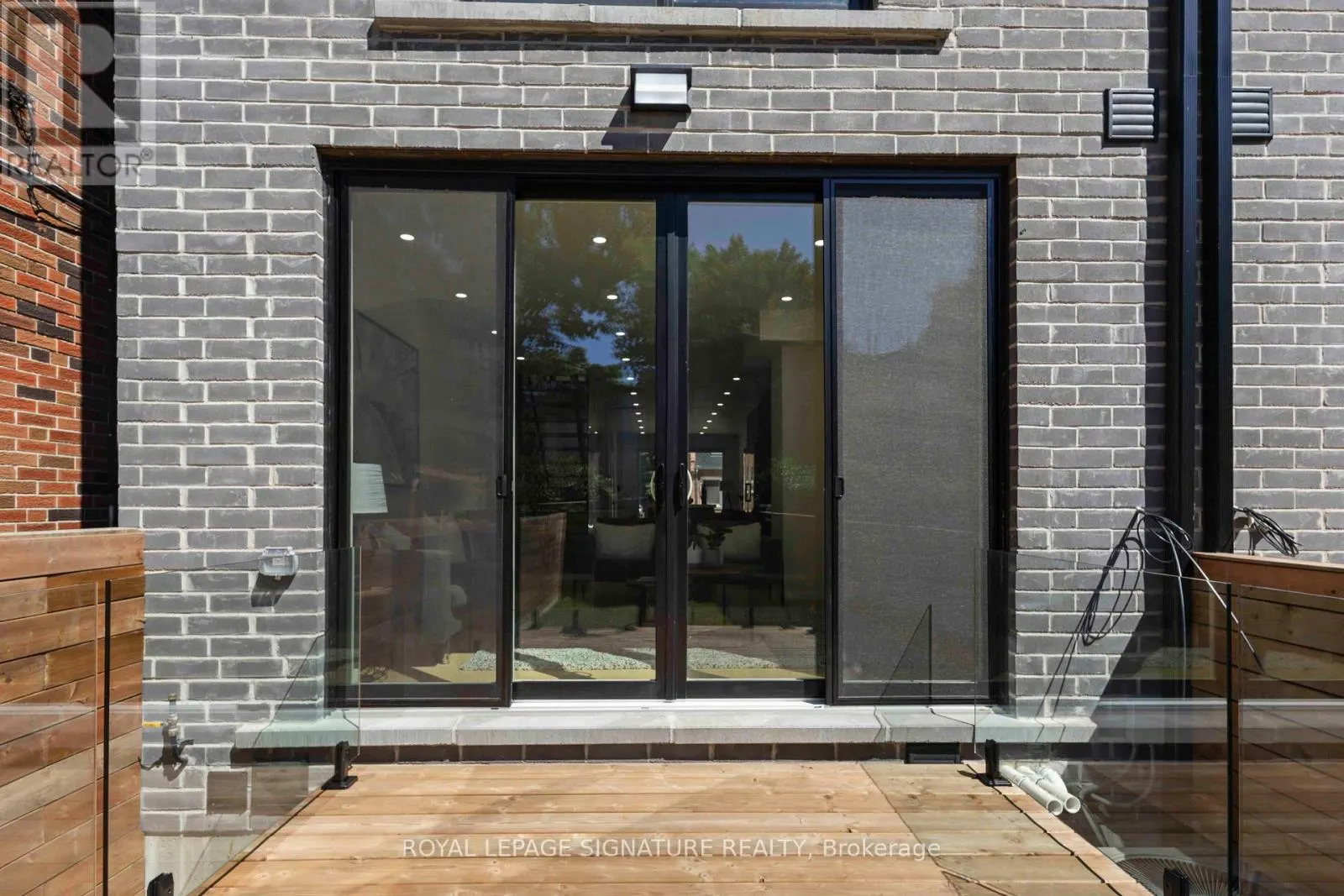 FURNISHED UPPER - 43A CUMMINGS STREET