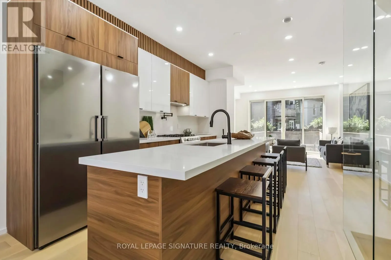 FURNISHED UPPER - 43A CUMMINGS STREET