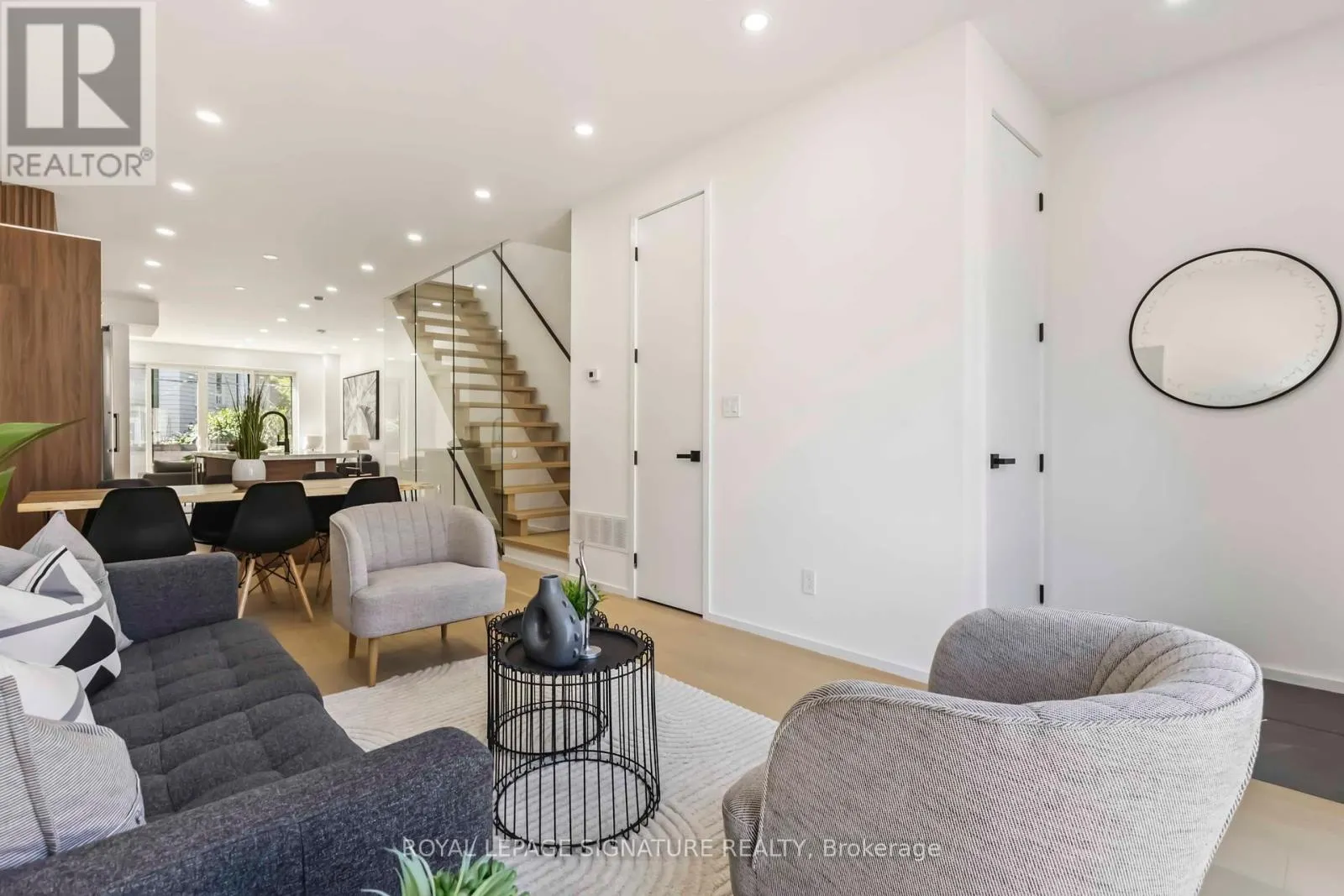 FURNISHED UPPER - 43A CUMMINGS STREET