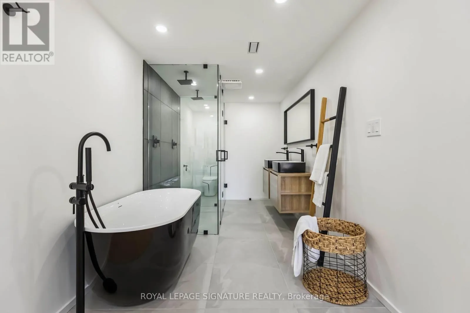 FURNISHED UPPER - 43A CUMMINGS STREET