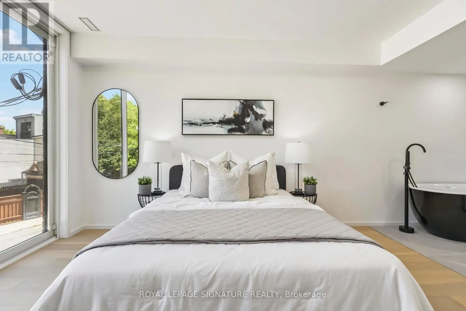 FURNISHED UPPER - 43A CUMMINGS STREET