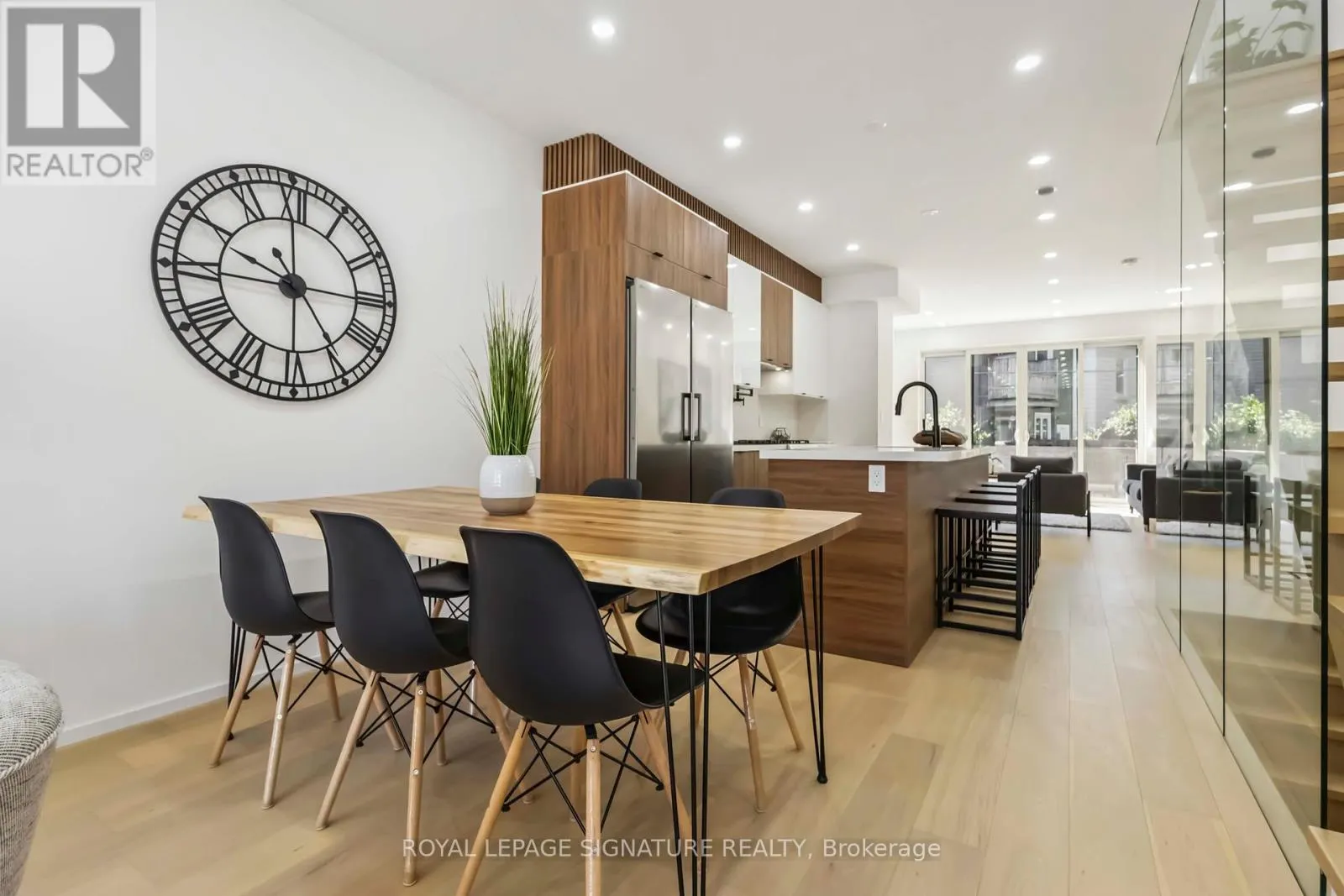 FURNISHED UPPER - 43A CUMMINGS STREET