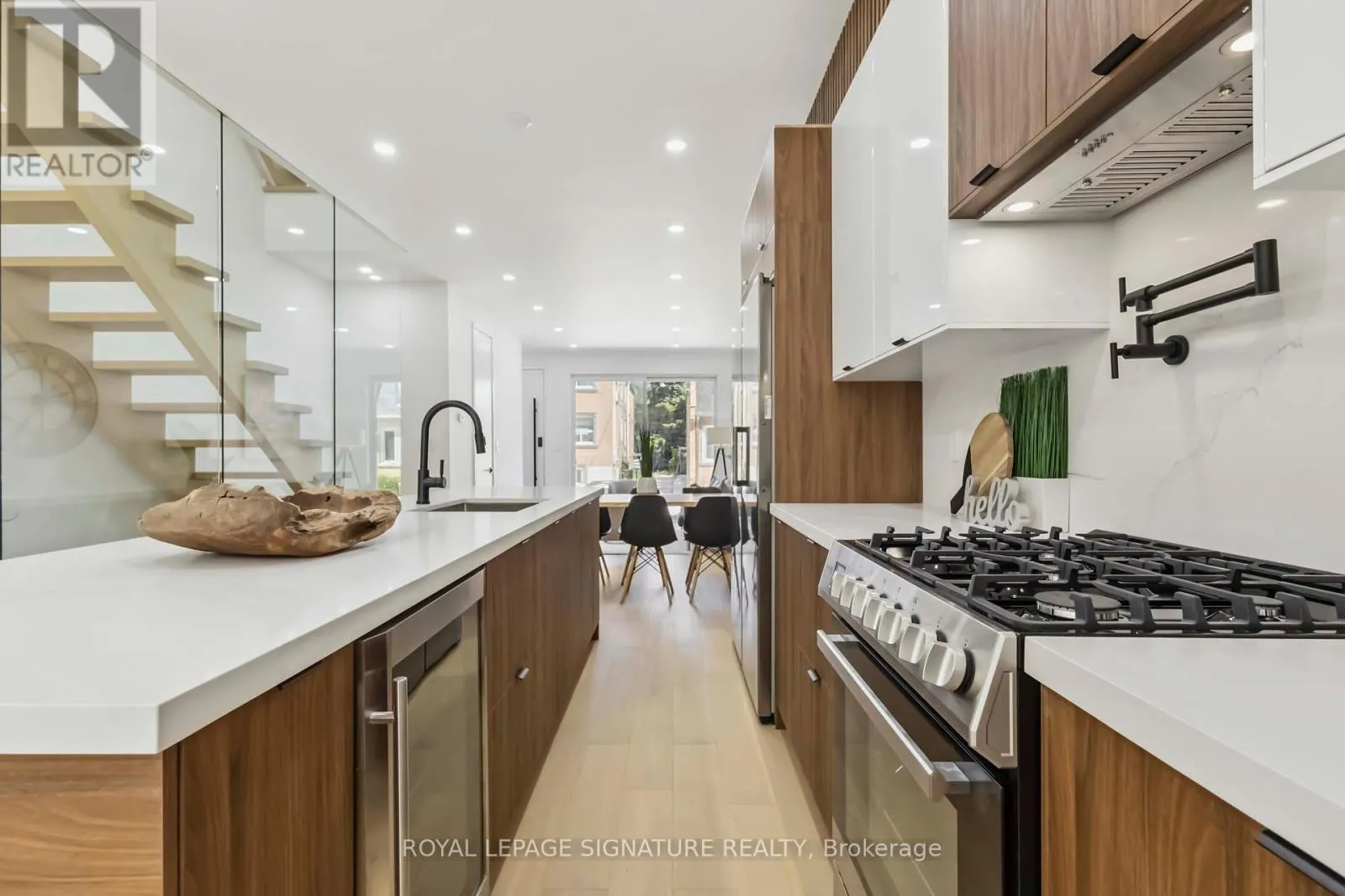 FURNISHED UPPER - 43A CUMMINGS STREET