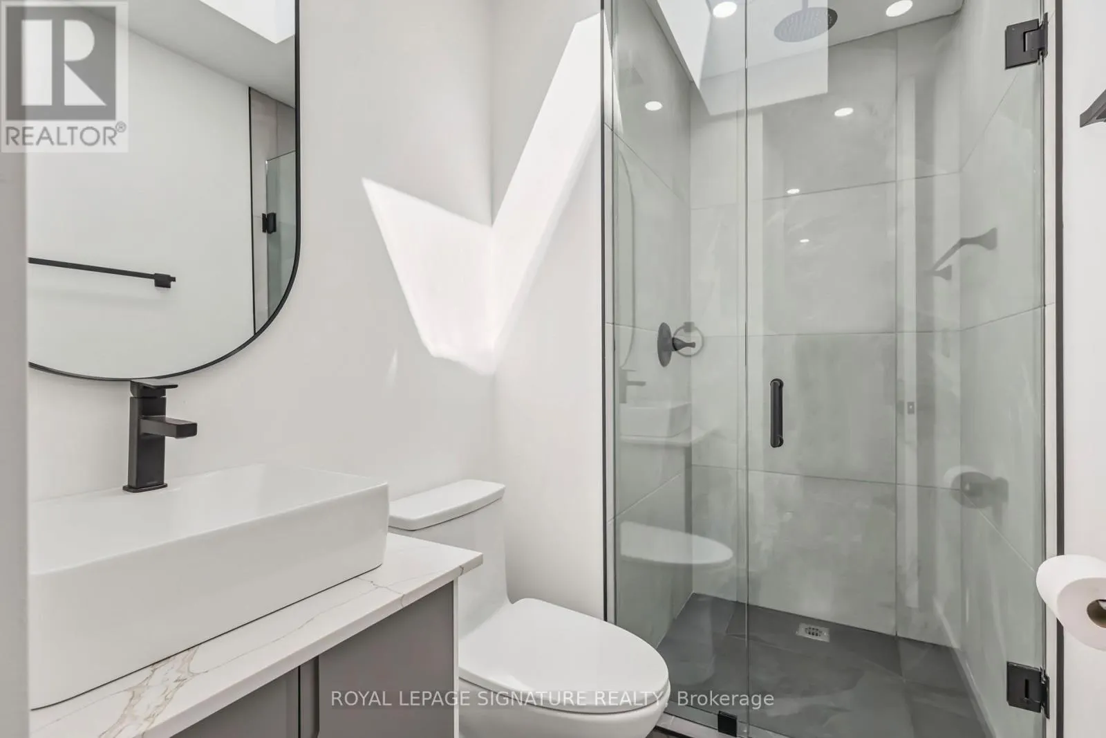 FURNISHED UPPER - 43A CUMMINGS STREET