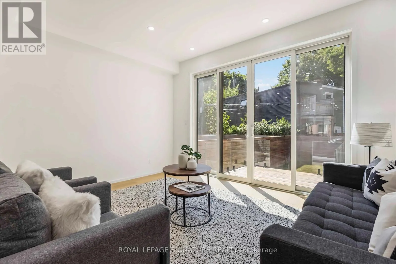 FURNISHED UPPER - 43A CUMMINGS STREET