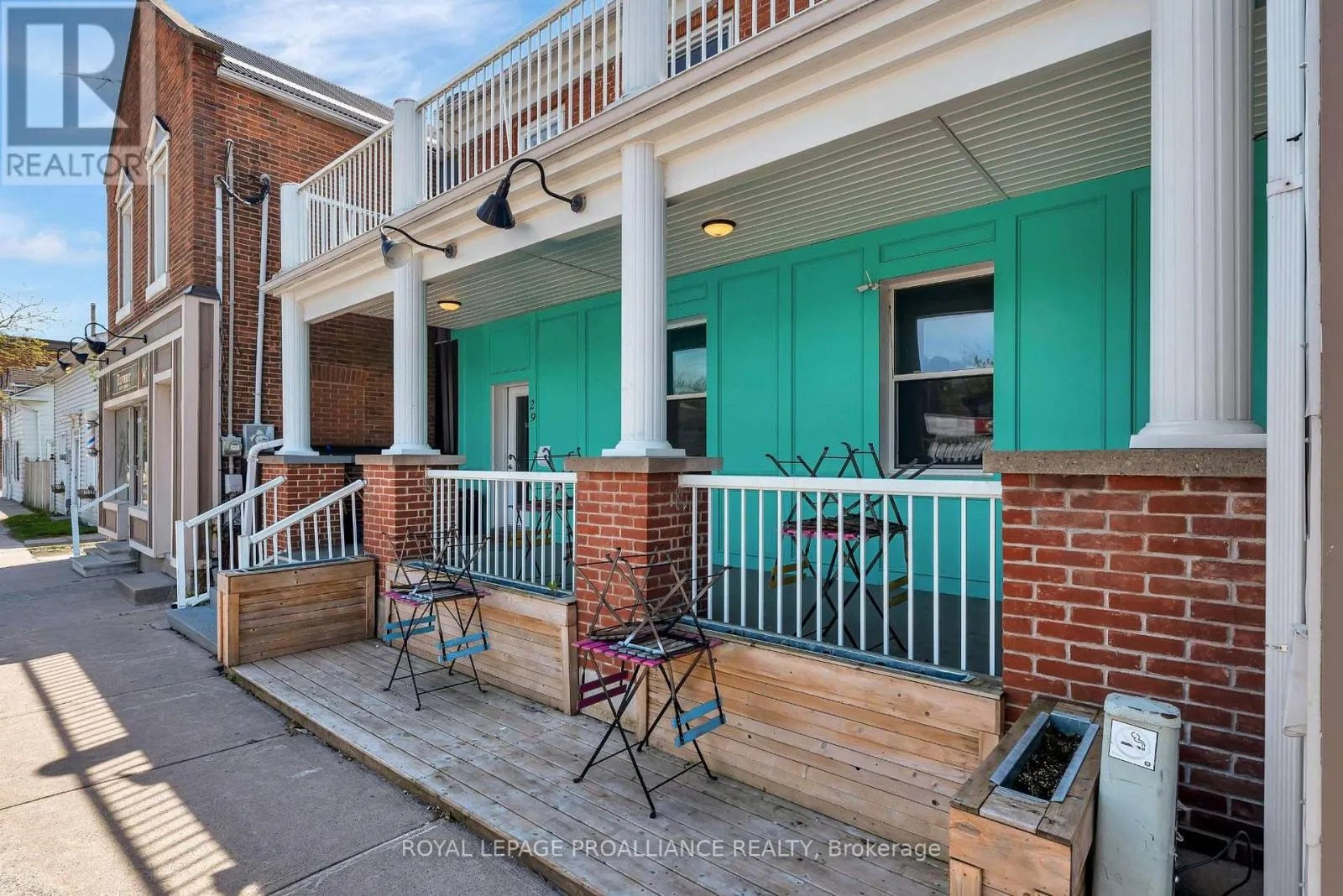 29 KING AVENUE E