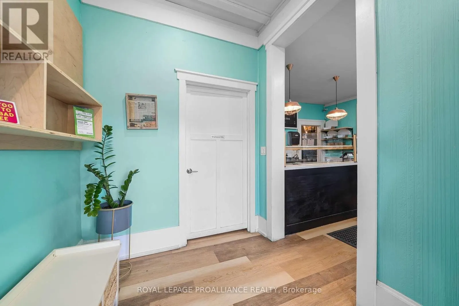 29 KING AVENUE E
