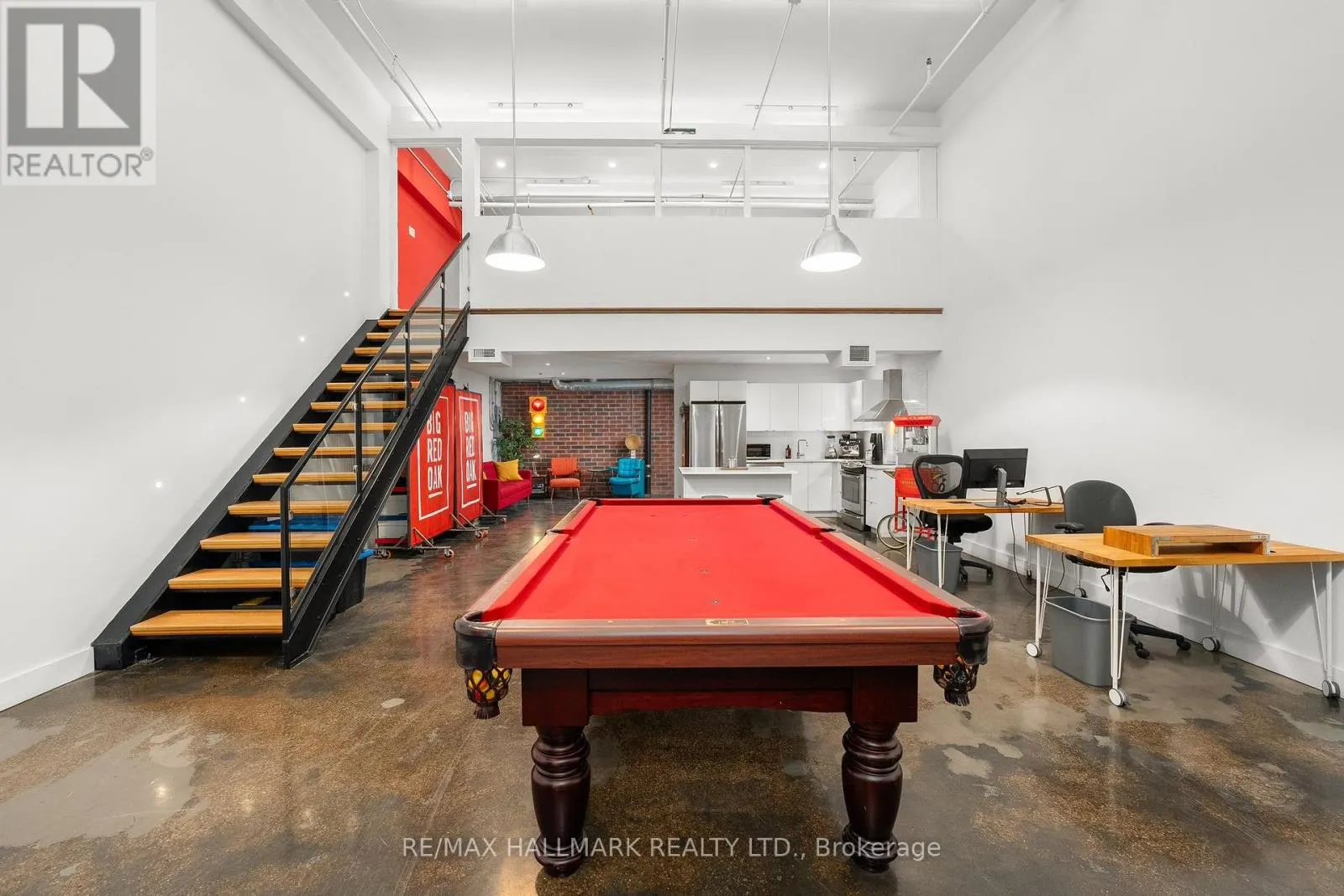 156 - 1159 DUNDAS STREET E