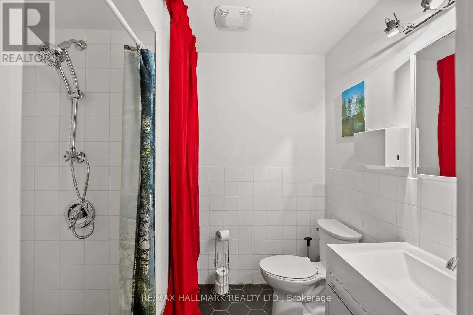 156 - 1159 DUNDAS STREET E