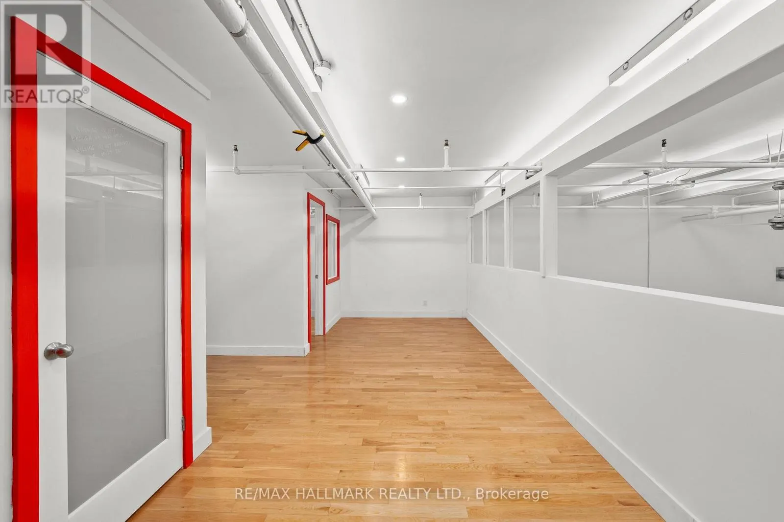 156 - 1159 DUNDAS STREET E