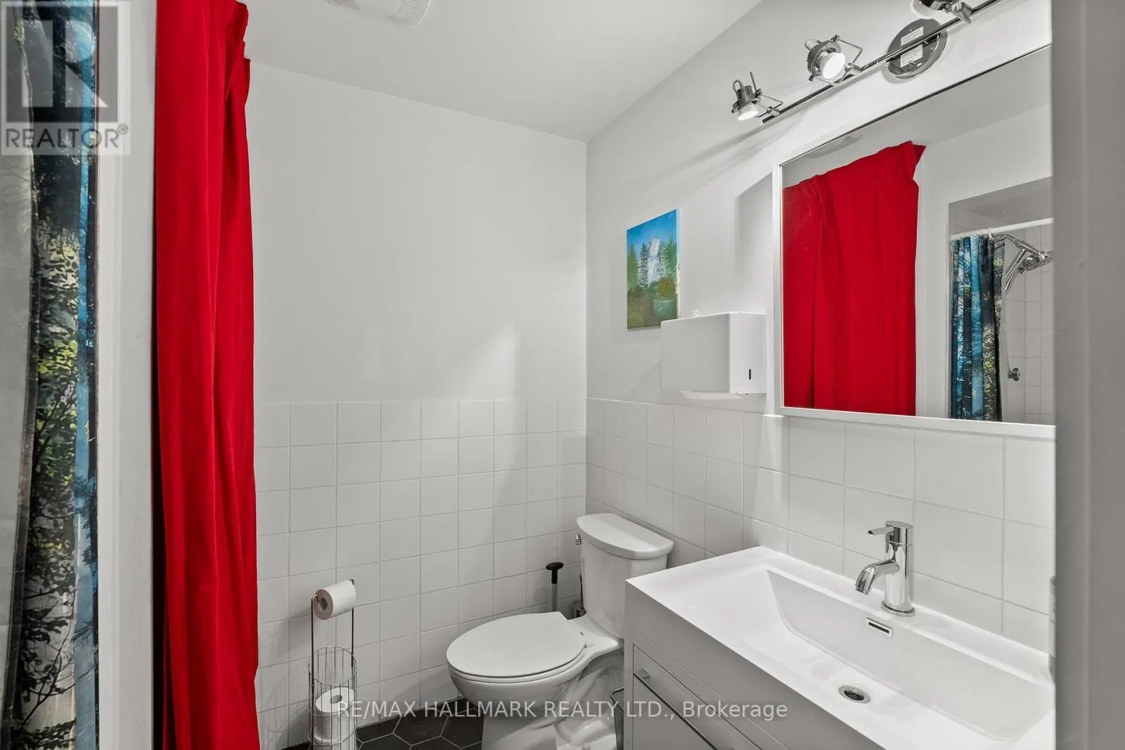 156 - 1159 DUNDAS STREET E