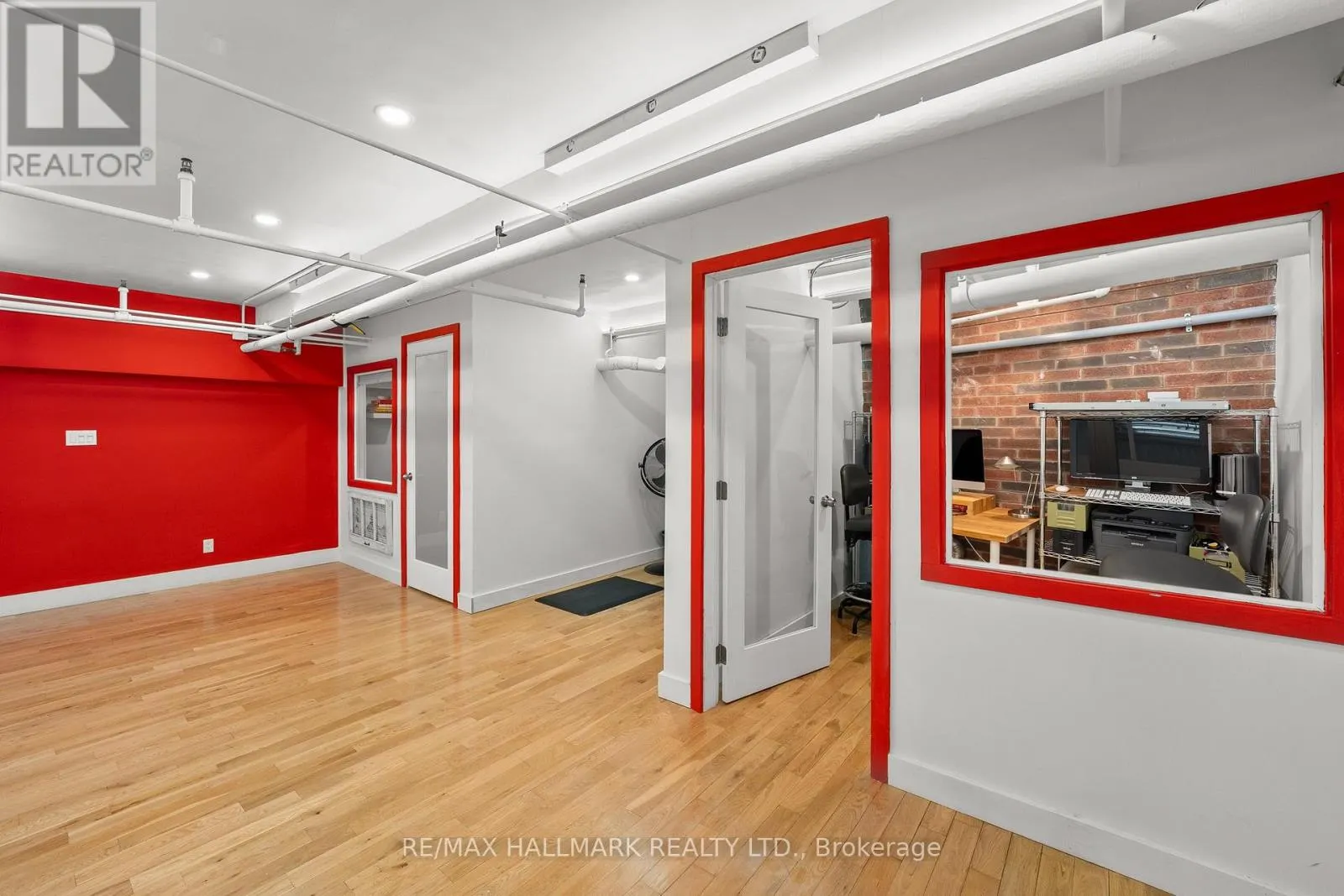 156 - 1159 DUNDAS STREET E